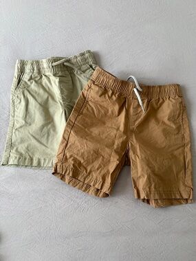 Like New bundle of 5T boys Drawstring Shorts in camel and beige